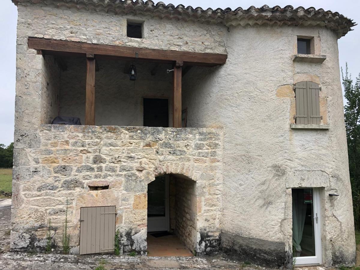 Calme Et Tranquillite Villa Pern Exterior photo
